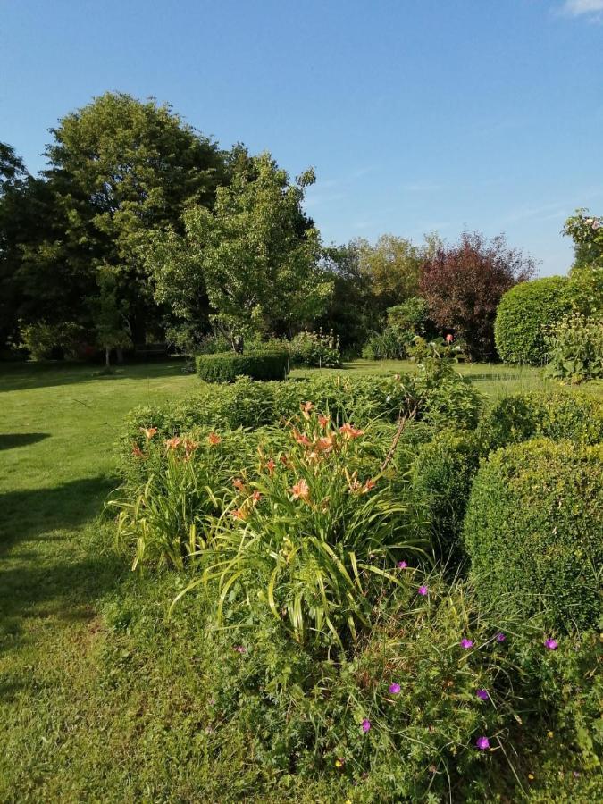 Les Berges De La Planchette Bed & Breakfast Yvignac-la-Tour Exterior photo