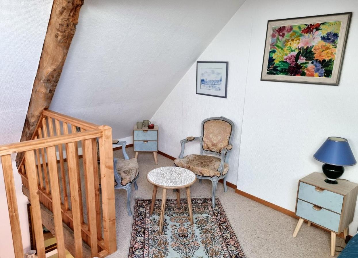 Les Berges De La Planchette Bed & Breakfast Yvignac-la-Tour Room photo