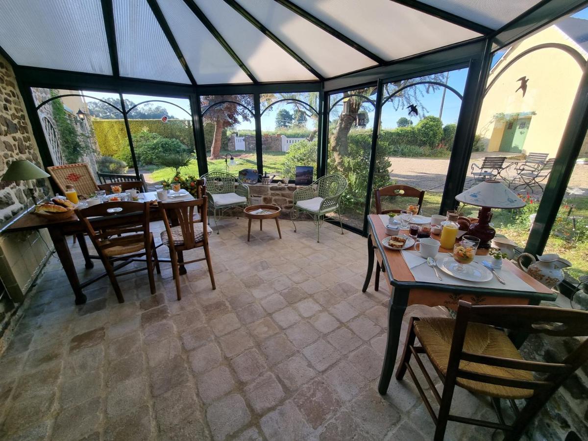 Les Berges De La Planchette Bed & Breakfast Yvignac-la-Tour Exterior photo